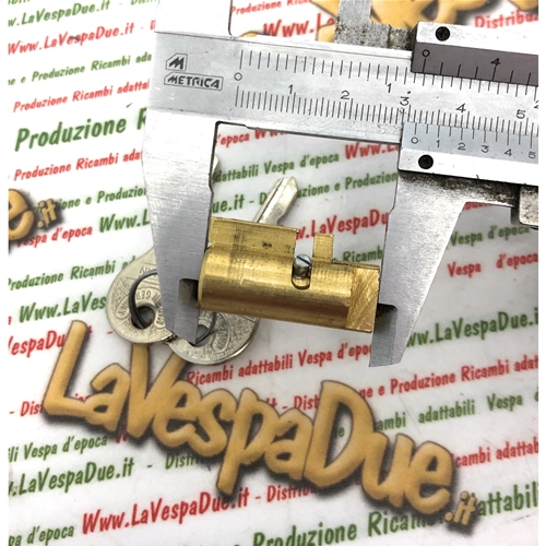 Lenkradschloss mit NEIMANN-Schlüssel für VESPA 50 NLR SPECIAL 90 125 150 160 180 GT GS SUPER PRIMAVERA SPRINT GTR kurze Ausführung 4 mm Führung ro 120328