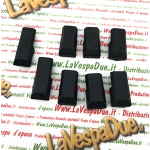 Kit de embellecedores y tapas de plástico negro para los estribos de la Vespa PK S 50 125.
