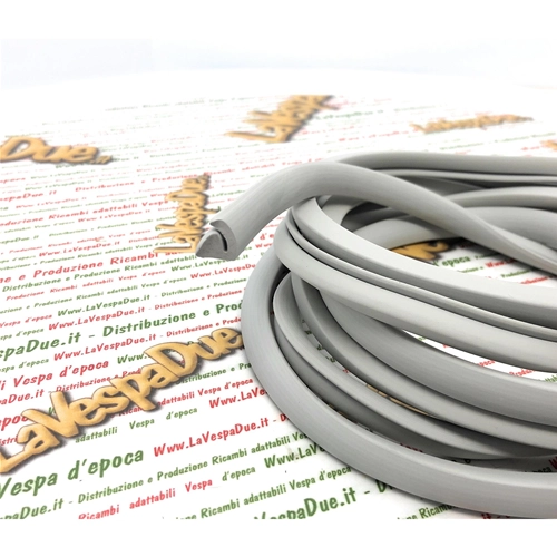 Gray rubber profile for bonnet bags VESPA 125 150 V11 V15 V30 V33 VM VN VNA VNB VL VB1 VBA GS long ml. 3.00 ro 011751