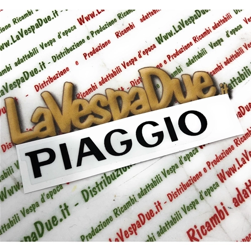 Placa adhesiva negra con letras Piaggio para la parrilla delantera de la VESPA PX 125 150 200 (1997-2000) sobre base transparente.