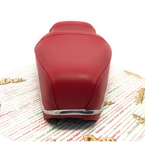 Selle rouge pour Lambretta MK 3 style Pegaso avec garnitures latérales chromées pour LI Special SX TV 3ème série
