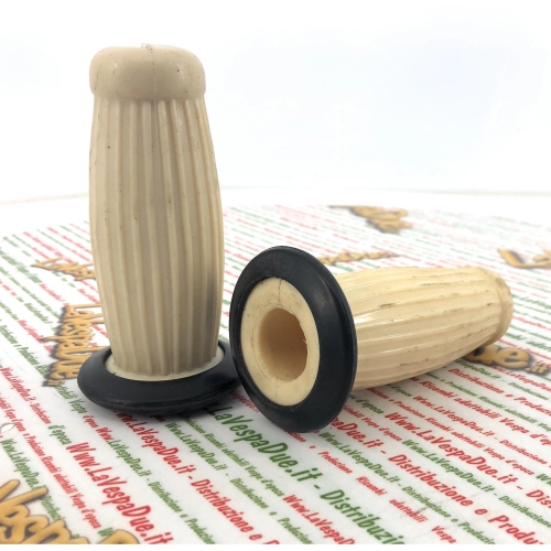 Puños blancos y negros, de 26 mm de diámetro, para Vespas y Lambrettas clásicas.