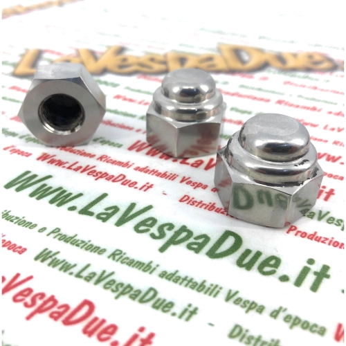 Juego de 3 tuercas pulidas para fijar el buje delantero de la LAMBRETTA 200.