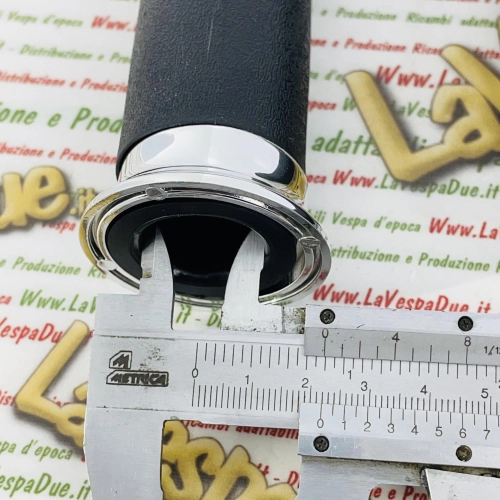 Par de puños con terminales cromados fijados firmemente para freno de disco Millennium de VESPA PX 125 150 200 - adaptables a todas las ruedas 582324