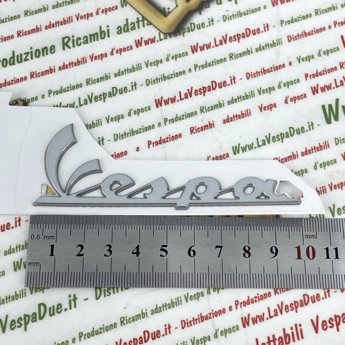 Beschriftungsaufkleber aus verchromtem Kunstharz für die Frontplatte von VESPA PX 125 und 150 ab Baujahr 2011 (RO 656219 577082, Länge 98 mm)