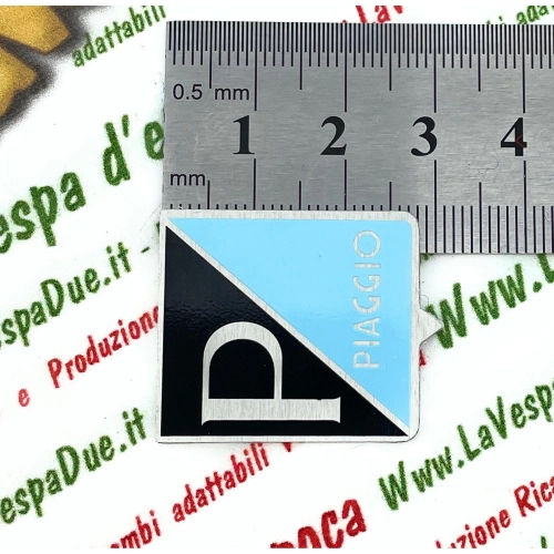 PIAGGIO Schutzschild für VESPA 50 NS 90 SS 125 PRIMAVERA NUOVA aus Aluminium 25 x 28 mm Emblem zum Aufkleben ro 070312