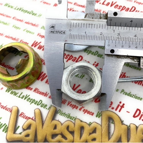 Satzmutter, Unterlegscheibe, Kappe und Splint für hintere Trommel VESPA PK PX PE COSA T5 50 80 125 150 200 ro 194424 563728 194423 012789