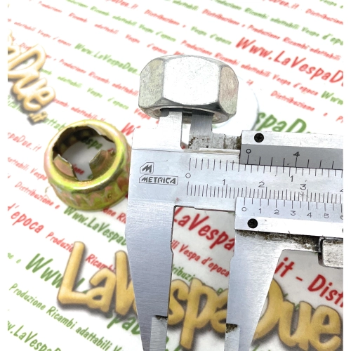 Satzmutter, Unterlegscheibe, Kappe und Splint für hintere Trommel VESPA PK PX PE COSA T5 50 80 125 150 200 ro 194424 563728 194423 012789