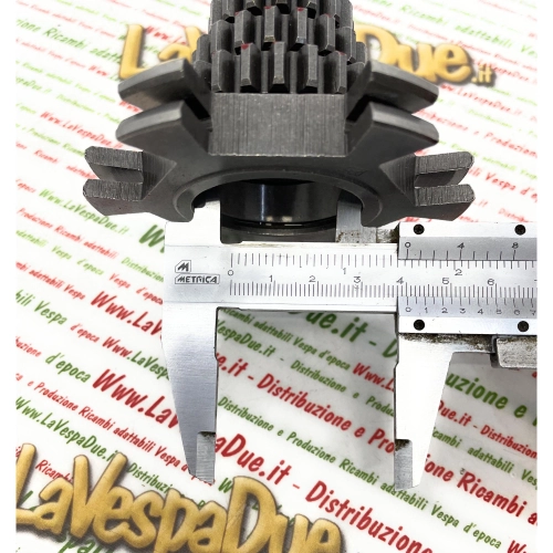 Caja de cambios cuádruple con múltiples ejes primarios para Vespa 125, 150, 180, Super Sprint Rally GT, GTR, GL, Sprint Veloce, PX, PE. Rodamiento interno de 40 mm. Referencia: 097923 o 0979234. Producto italiano.