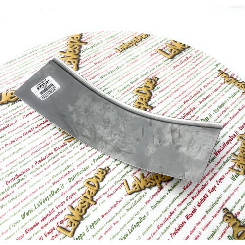 Extension de panneau latéral pour repose-pieds et protection avec bord moyen pour VESPA 125 150 160 GS VNB VBB 60s