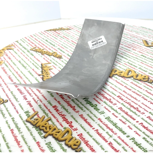 Side panel extension for footboard and shield with narrow edge for VESPA 50 90 125 NLR SPECIAL TS SPRINT 70s onwards