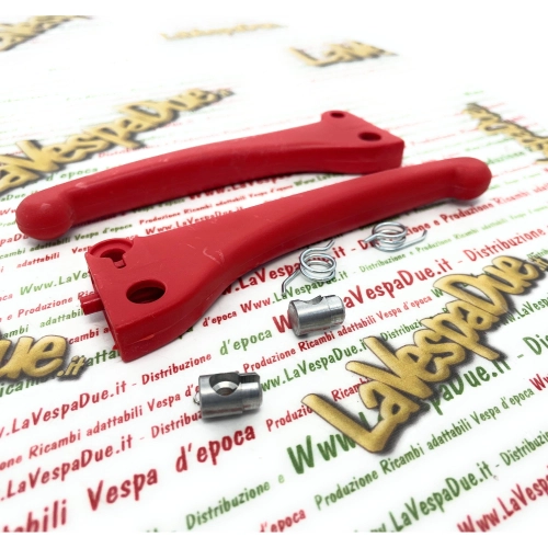 Kit de leviers en plastique rouge pour cyclomoteurs PIAGGIO 50 CIAO SI BRAVO, comprenant les clips et ressorts des leviers de frein avant et arrière.