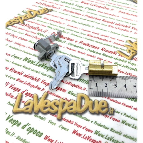 Kit de verrouillage de direction pour top case des modèles espagnols de Vespa 125, 150 S, Sprint, GS et 160 Super.