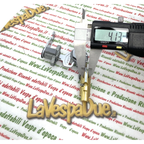Kit de verrouillage de direction pour top case des modèles espagnols de Vespa 125, 150 S, Sprint, GS et 160 Super.