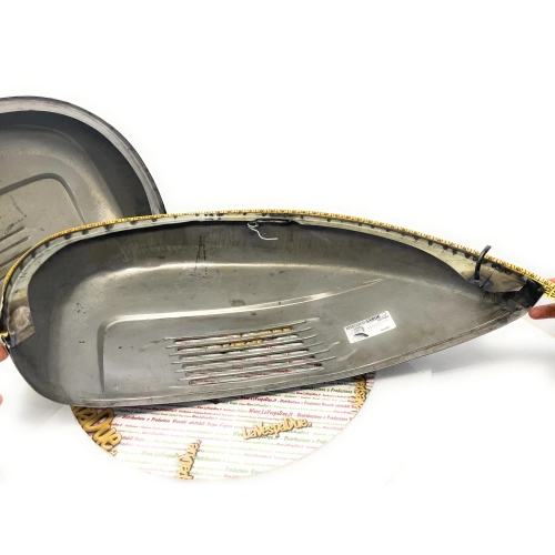 Paire de capots et housses de carrosserie pour VESPA 180 SS SUPER SPORT (capot droit et gauche).