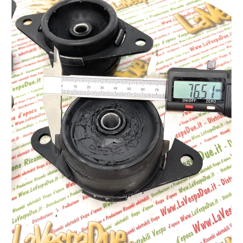 Support hydraulique pour moteur destiné à être fixé au châssis APE diesel CAR MAX DIESEL TM P703 V 420 POKER BENZINA numéro 266743 271629