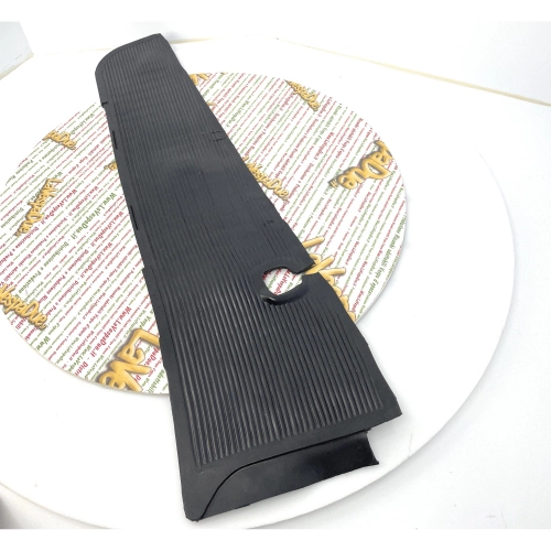 Low-cost right side mat for VESPA PX 125 T5 footboard