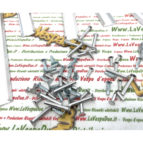 Juego completo de listones para el suelo de la VESPA 98 V98T, producto italiano de excelente calidad.
