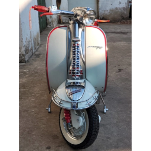 Hupengitter-Frontabdeckung LAMBRETTA 125 150 LI 1. 2. 175 TV 1. 2.