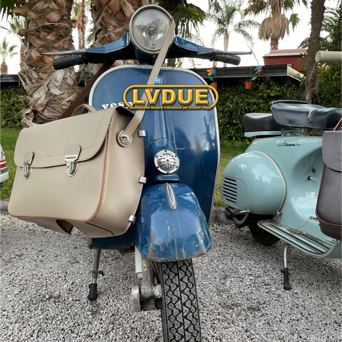 Sacoche arrière beige avec protection avant et bandoulière pour Vespa 125 150 VNB VNA VBB. PRODUIT ARTISANAL ITALIEN.