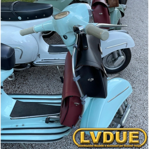 Burgunderrote Topcase-Tasche mit Frontschutzbügel für VESPA 125, 150, SUPER SPRINT, VELOCE, GT, GTR und GL mit Schultergurt. Italienisches Handwerksprodukt.