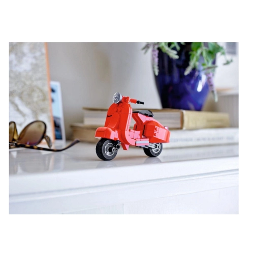 LEGO VESPA Brick Model Set, Model Building for Adults, Creative Gift Idea, Relaxing Hobby, 40517