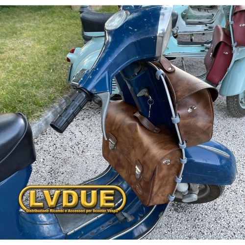 Sacoche arrière en cuir pour carénage avant de Vespa 160 GS VSB1T (première et deuxième séries), avec bandoulière. Fabrication artisanale italienne.