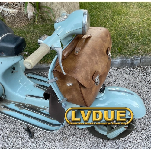 Sacoche avant en cuir pour Vespa GS 150 VS4 VS5 avec bandoulière. Produit artisanal italien.