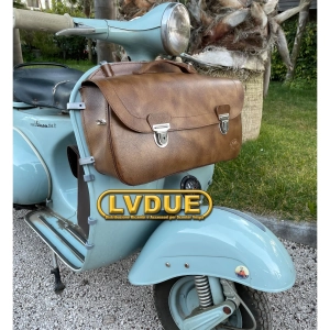 Sacoche avant en cuir pour Vespa 125 150 VNB VNA VBB avec bandoulière. Produit artisanal italien.