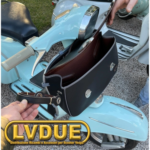 Schwarzes Topcase mit Frontschutzschild für VESPA 125 150 SUPER SPRINT VELOCE GT GTR GL mit Schultergurt. Italienisches Handwerksprodukt.