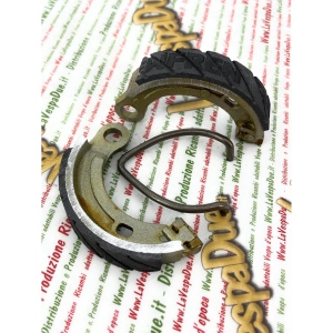 NEWFREN FTR front brake shoes for PIAGGIO 50 BOSS BRAVO alloy wheels 90 mm hub against water, sand and soil deposits
