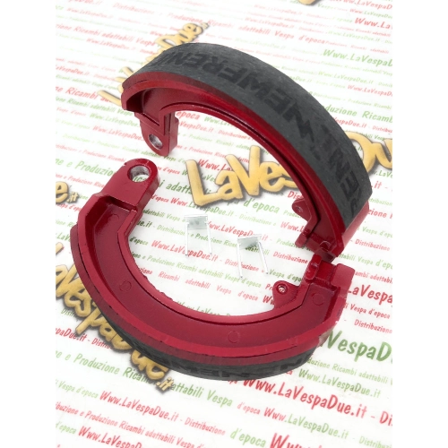 NEWFREN PRO RACE Vorderbremsbacken für VESPA 125, 150 Sprint, Veloce 160 GS, 180 SS, 200 Rally GT, GTR, GS, VS, TS – höhere Reibung und kürzerer Bremsweg. Teilenummer: 267764, 267767, 041588, 026832, 180203, 610345M