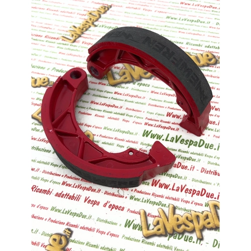 Mâchoires de frein avant ou arrière NEWFREN PRO RACE pour LAMBRETTA DL GP 100 125 150 200 : friction accrue et distance de freinage réduite (réf. 22044040)