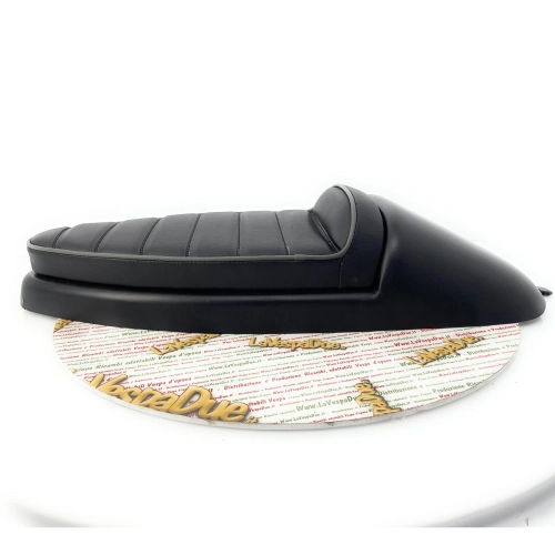 Sillín de competición SPORT PX PE 80 125 150 200 con estructura metálica con recubrimiento en polvo y asiento acolchado.
