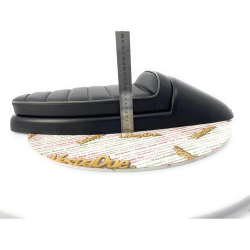 Sillín de competición SPORT PX PE 80 125 150 200 con estructura metálica con recubrimiento en polvo y asiento acolchado.
