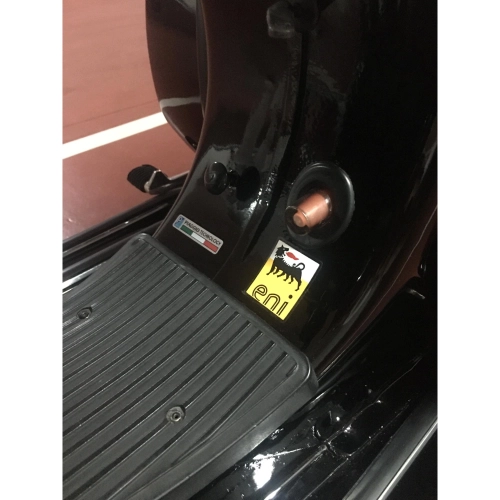 Placa adhesiva PIAGGIO Technology para scooters VESPA PX y PIAGGIO a partir de 2006.