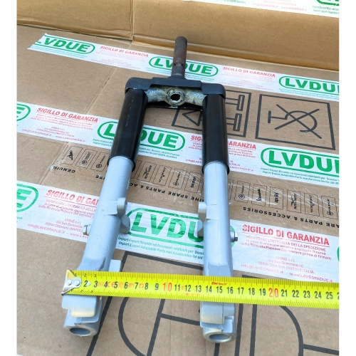 Horquilla original Piaggio SI NOS completa, número de pieza 272085, tubo de dirección.