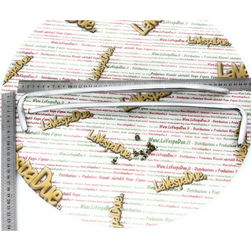 Embellecedores decorativos para capós de VESPA GL 150 VLA1T en aluminio de alta calidad ro 094784 610098M, completos con tornillos de fijación.