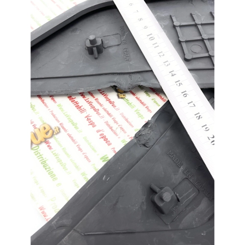 Pair of floor mats for VESPA 50 125 PK XL RUSH N ro 253405 253406 234171 234172 494863