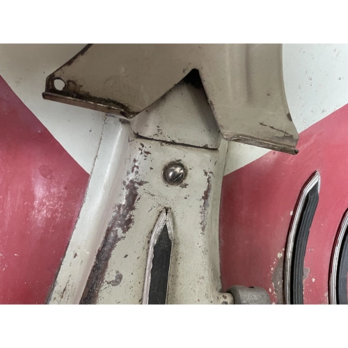 Paar Zylinderschrauben M8 aus Edelstahl mit gewölbtem Kopf zum Verschließen der Reserveradhalterungslöcher am Tunnel der VESPA 50, 125 und 150 (italienisches Produkt).