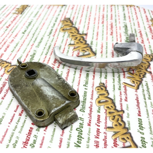 Kit de verrouillage SAFE avec loquet de sécurité et poignée GIOBERT pour tricycle APE LAMBRO GUZZI, adaptable aux portes de la benne et aux portes de bas de caisse d'entrepôt.