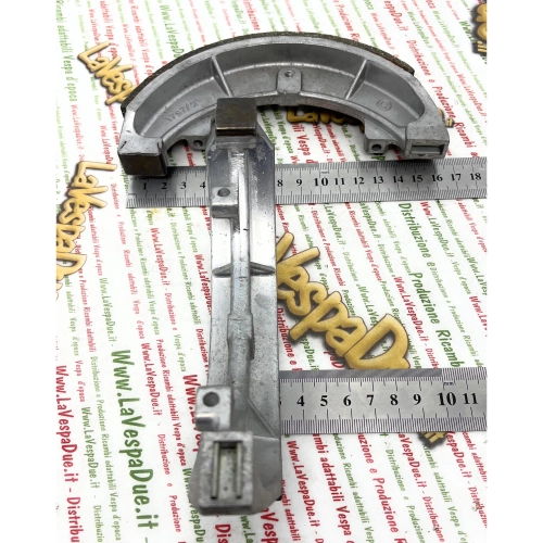Paire de mâchoires de frein LAMBRETTA LAMBRO 200 ro 42042110 en stock