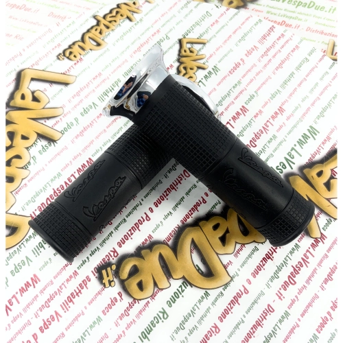 Paire de poignées d'origine PIAGGIO pour VESPA PX PE 80 125 150 200 PX modèle 2011, compatibles avec tous les modèles PX à embouts chromés en plastique (références : CM083806 et CM083805).
