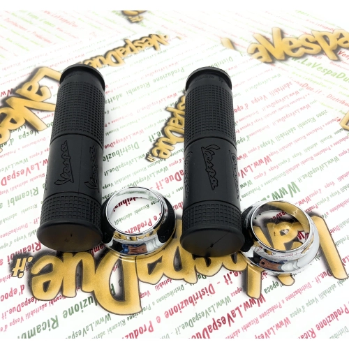 Paire de poignées d'origine PIAGGIO pour VESPA PX PE 80 125 150 200 PX modèle 2011, compatibles avec tous les modèles PX à embouts chromés en plastique (références : CM083806 et CM083805).