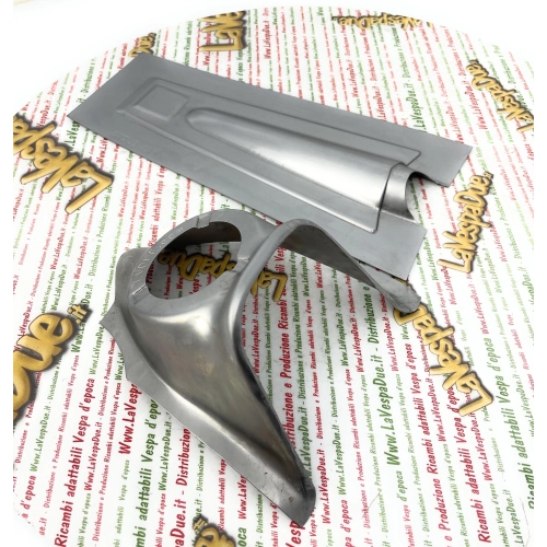 Nasello calandra musetto copristerzo lamierato stemma quadrato VESPA 50 90 125 SS N L R VMA1T portaclacson 3 fori