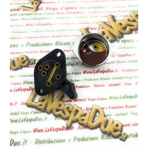 Interrupteur d'éclairage CEV pour Vespa 150 160 GS série 1 et 2, référence 1R000254 026457, modèle CEV 8033 (ancien stock).