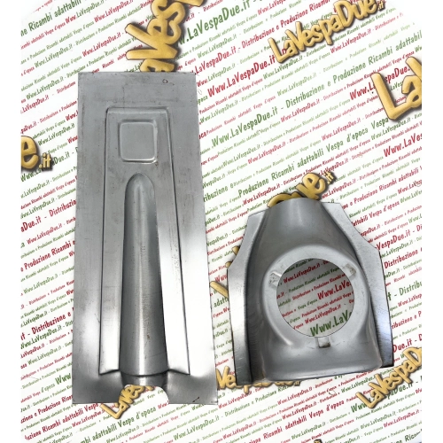 Quadratischer Kühlergrill und 3-Loch-Hupenhalterung für VESPA 50 90 125 SS NLR VMA1T PREMIUM. Hochwertige italienische Blechfront und Lenkkopfabdeckung.