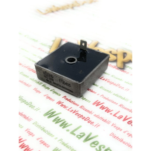Régulateur de courant pour lampes 6 volts 12 Ah 1 Faston pour VESPA et systèmes 6 volts. Permet de réguler la tension d'alimentation des ampoules.