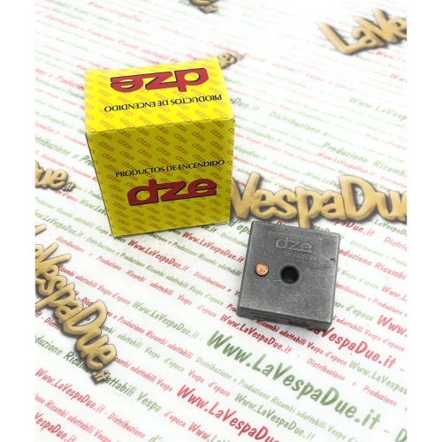 Régulateur de courant pour lampes 6 volts 12 Ah 1 Faston pour VESPA et systèmes 6 volts. Permet de réguler la tension d'alimentation des ampoules.
