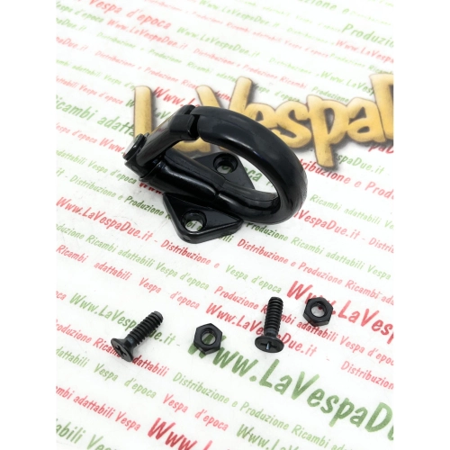 Gancho para bolsas con orificios separados por 24 mm para VESPA 50 80 90 125 150 160 180 200 en aluminio pintado de negro ro 057468
